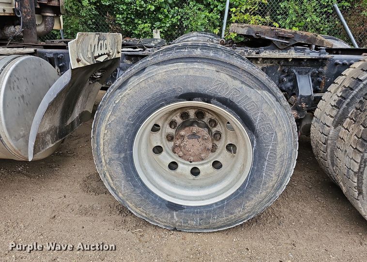 image for item DQ0135 2008 Mack CXU613  semi truck