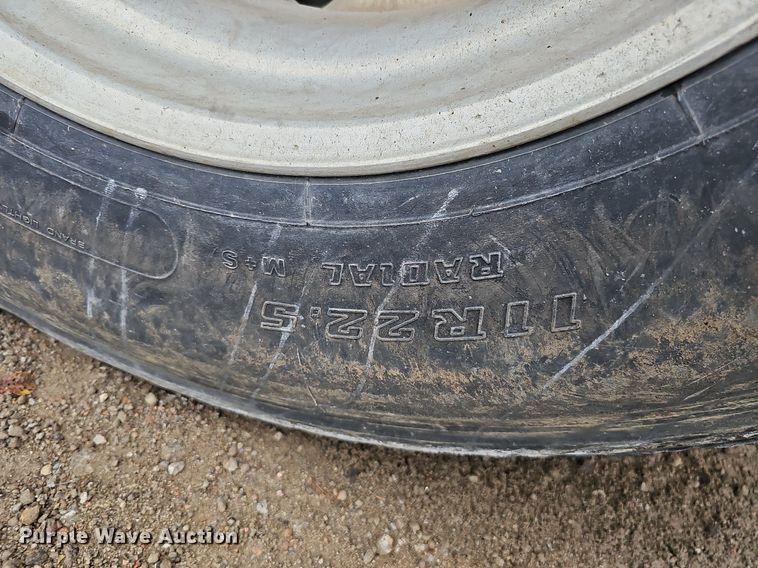 image for item DQ0135 2008 Mack CXU613  semi truck