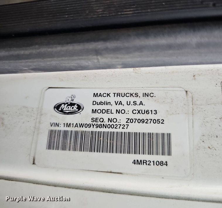 image for item DQ0135 2008 Mack CXU613  semi truck