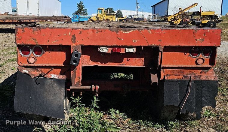 image for item DQ0196 1972 Trailmobile P31TOCAH  flatbed trailer