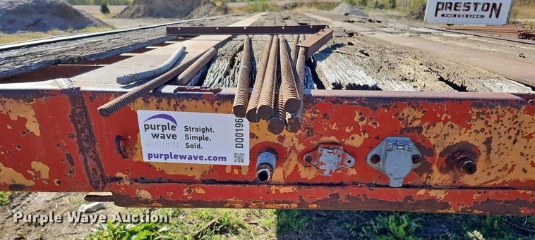 image for item DQ0196 1972 Trailmobile P31TOCAH  flatbed trailer