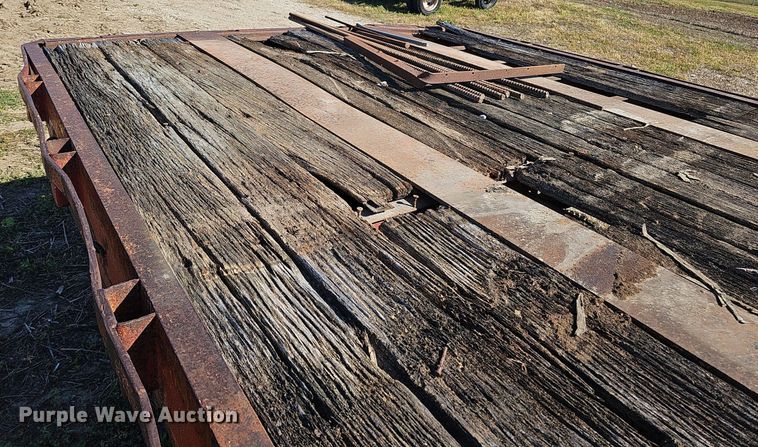 image for item DQ0196 1972 Trailmobile P31TOCAH  flatbed trailer