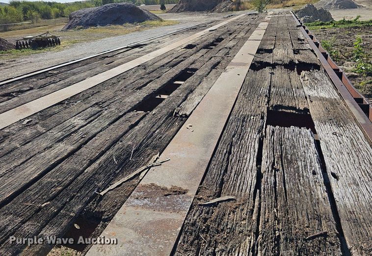 image for item DQ0196 1972 Trailmobile P31TOCAH  flatbed trailer