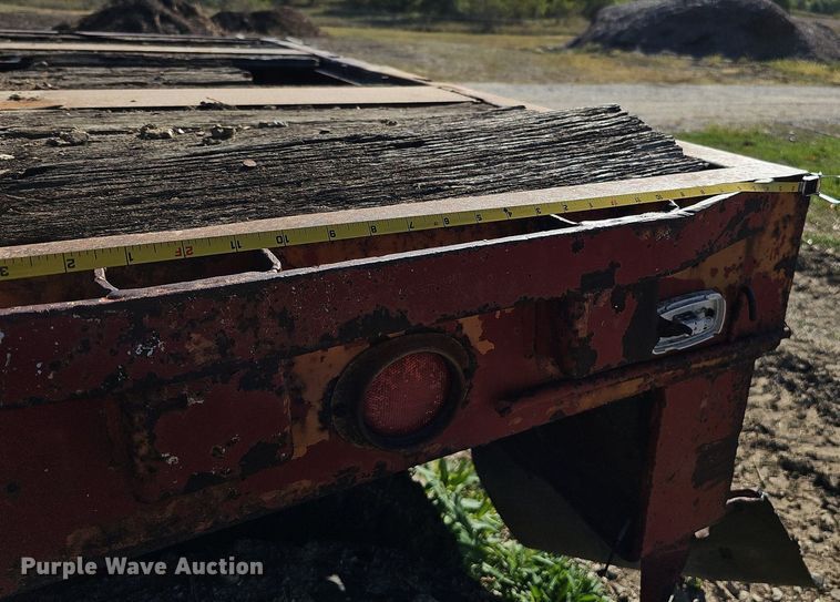 image for item DQ0196 1972 Trailmobile P31TOCAH  flatbed trailer