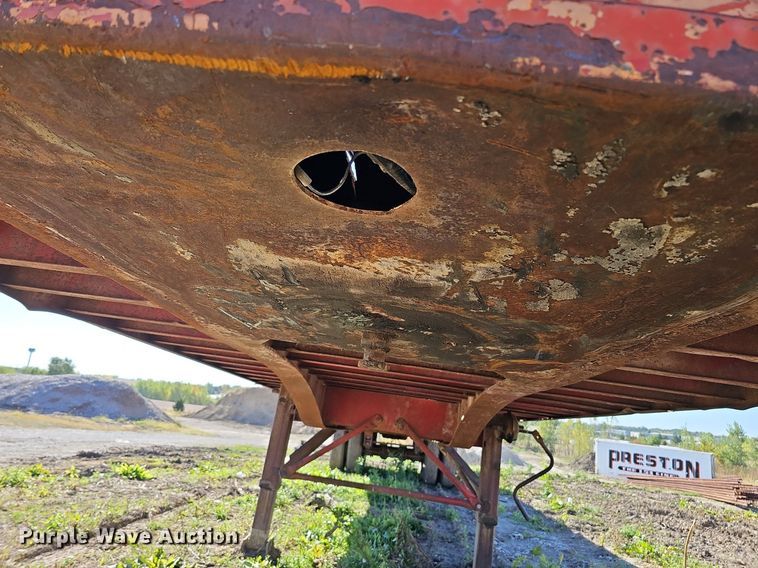 image for item DQ0196 1972 Trailmobile P31TOCAH  flatbed trailer