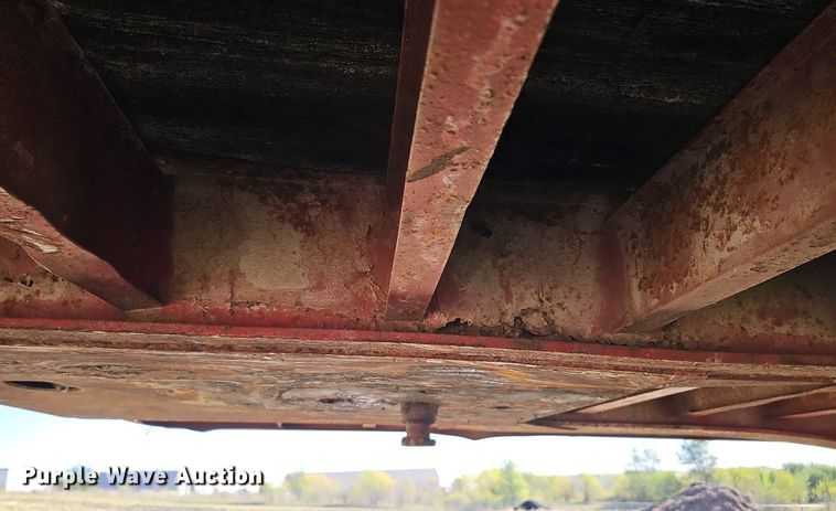 image for item DQ0196 1972 Trailmobile P31TOCAH  flatbed trailer