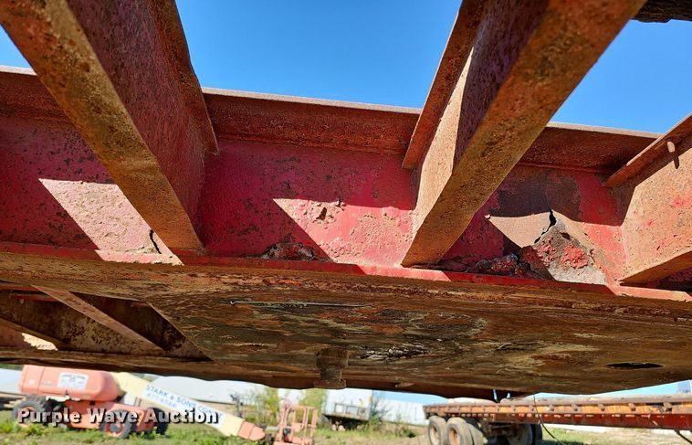 image for item DQ0196 1972 Trailmobile P31TOCAH  flatbed trailer