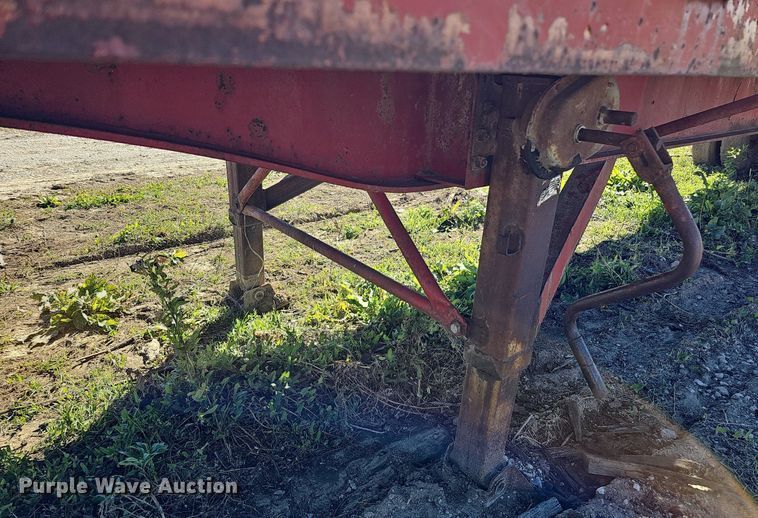 image for item DQ0196 1972 Trailmobile P31TOCAH  flatbed trailer