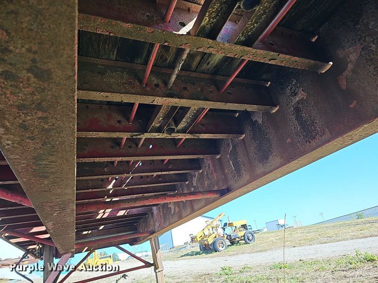 image for item DQ0196 1972 Trailmobile P31TOCAH  flatbed trailer