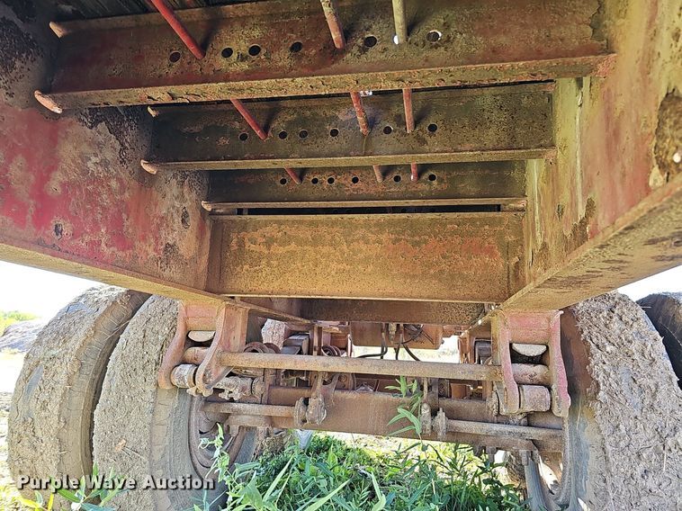 image for item DQ0196 1972 Trailmobile P31TOCAH  flatbed trailer