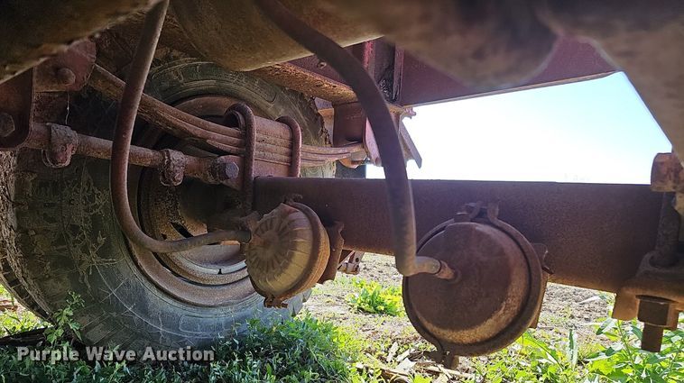 image for item DQ0196 1972 Trailmobile P31TOCAH  flatbed trailer