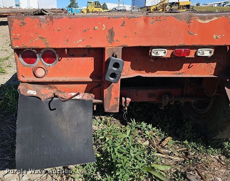 image for item DQ0196 1972 Trailmobile P31TOCAH  flatbed trailer