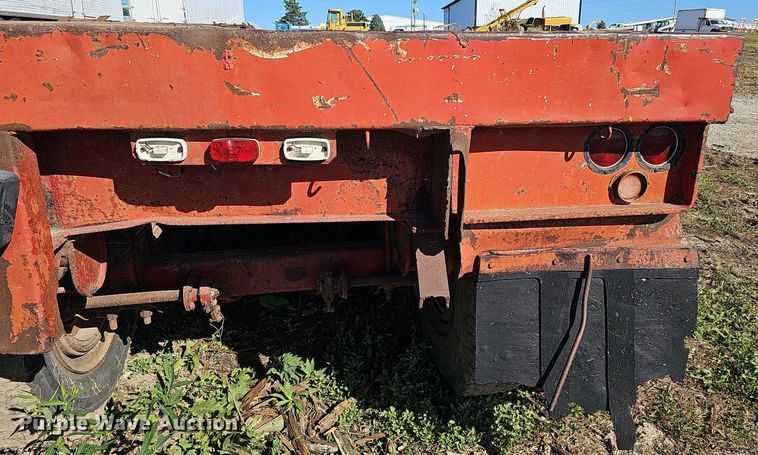 image for item DQ0196 1972 Trailmobile P31TOCAH  flatbed trailer