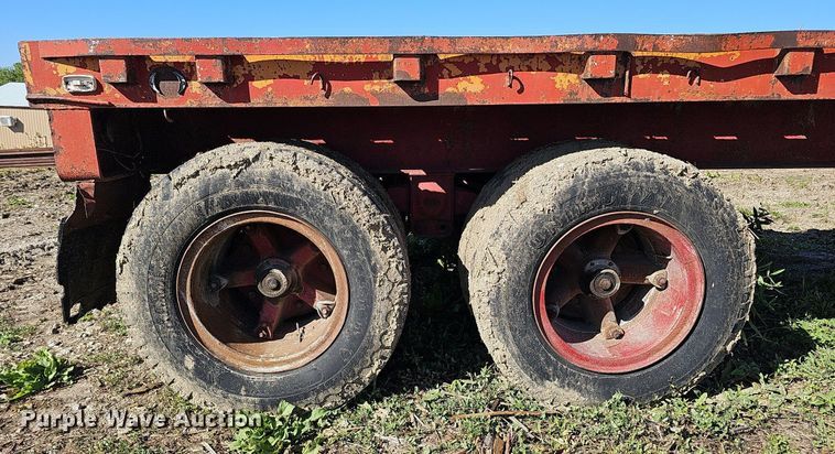 image for item DQ0196 1972 Trailmobile P31TOCAH  flatbed trailer