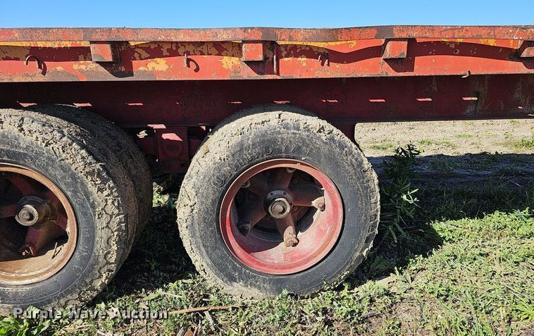 image for item DQ0196 1972 Trailmobile P31TOCAH  flatbed trailer