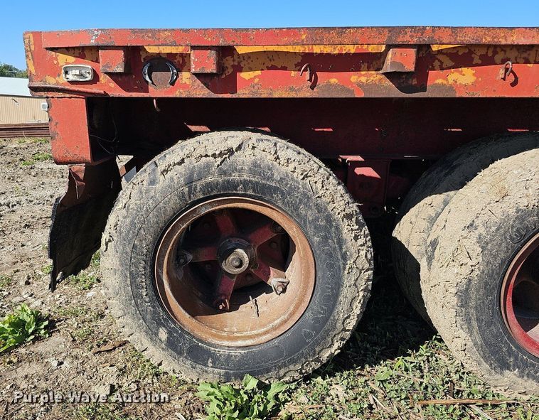 image for item DQ0196 1972 Trailmobile P31TOCAH  flatbed trailer