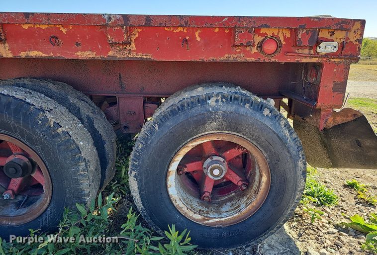 image for item DQ0196 1972 Trailmobile P31TOCAH  flatbed trailer