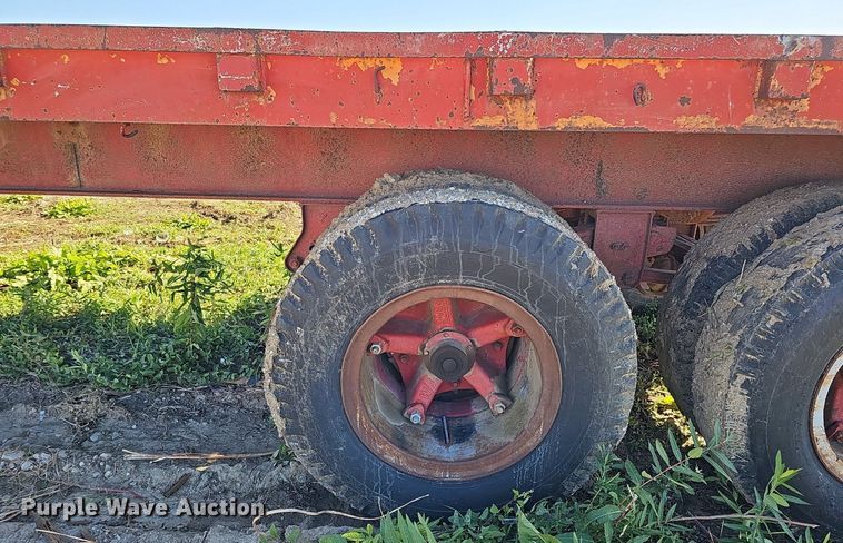 image for item DQ0196 1972 Trailmobile P31TOCAH  flatbed trailer