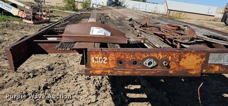 image for item DQ0197 1972 Trailmobile P31TOCAH  flatbed trailer