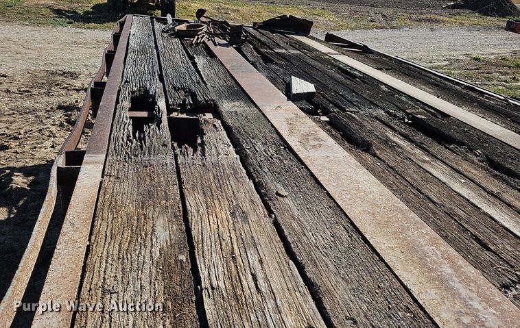 image for item DQ0197 1972 Trailmobile P31TOCAH  flatbed trailer