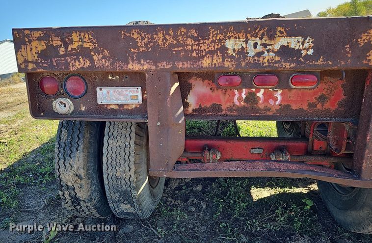 image for item DQ0197 1972 Trailmobile P31TOCAH  flatbed trailer