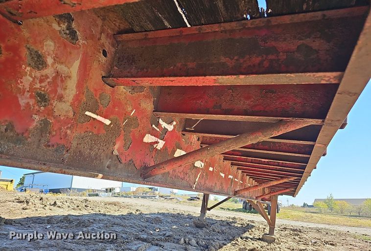 image for item DQ0197 1972 Trailmobile P31TOCAH  flatbed trailer