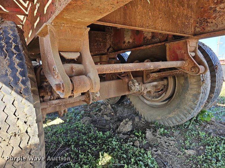 image for item DQ0197 1972 Trailmobile P31TOCAH  flatbed trailer