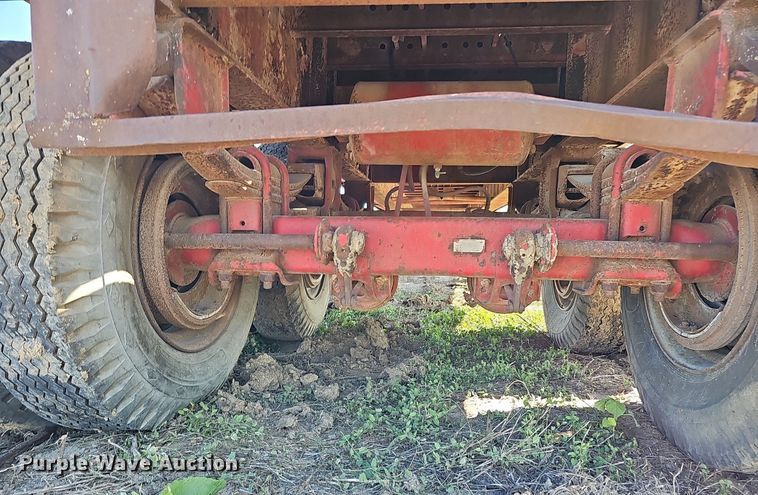 image for item DQ0197 1972 Trailmobile P31TOCAH  flatbed trailer