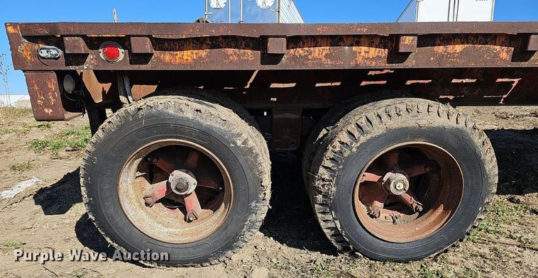 image for item DQ0197 1972 Trailmobile P31TOCAH  flatbed trailer