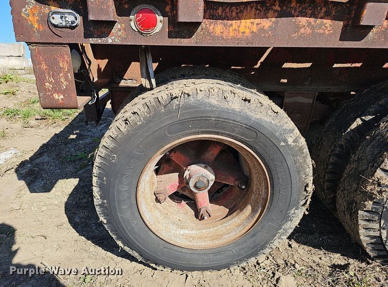 image for item DQ0197 1972 Trailmobile P31TOCAH  flatbed trailer