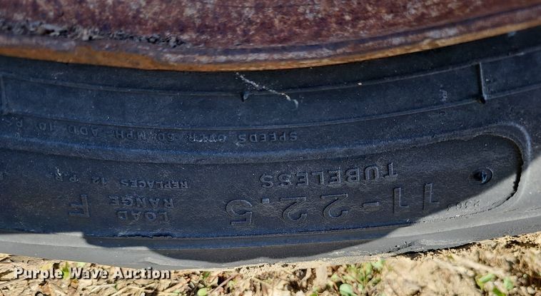 image for item DQ0197 1972 Trailmobile P31TOCAH  flatbed trailer