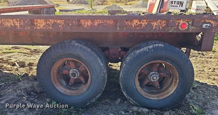 image for item DQ0197 1972 Trailmobile P31TOCAH  flatbed trailer