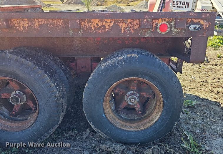 image for item DQ0197 1972 Trailmobile P31TOCAH  flatbed trailer