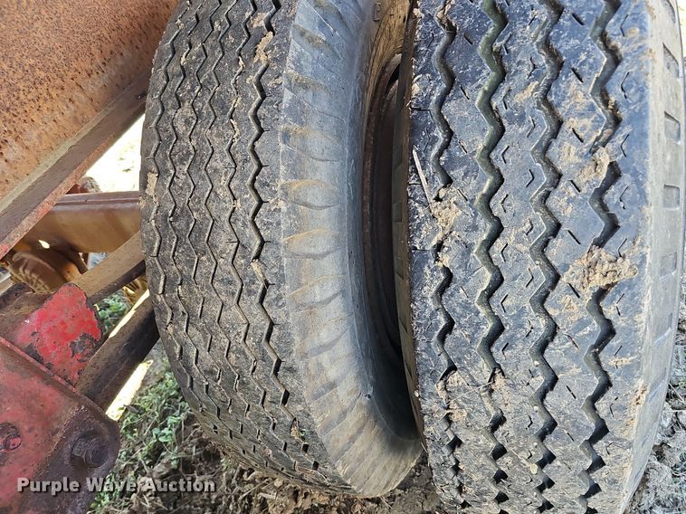 image for item DQ0197 1972 Trailmobile P31TOCAH  flatbed trailer