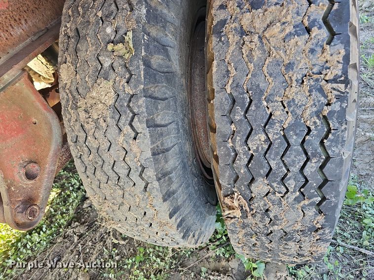 image for item DQ0197 1972 Trailmobile P31TOCAH  flatbed trailer