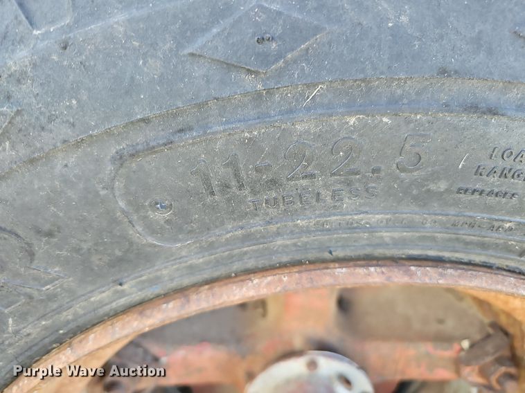 image for item DQ0197 1972 Trailmobile P31TOCAH  flatbed trailer