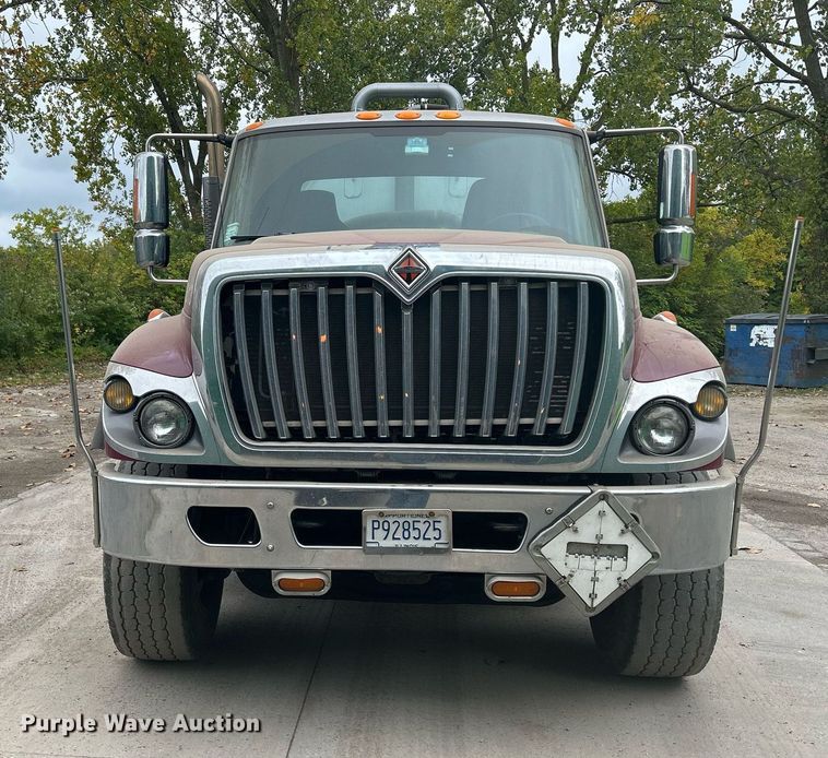 image for item DQ0952 2011 International 7400  vacuum truck