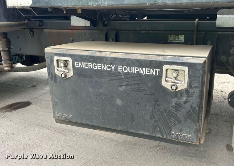 image for item DQ0952 2011 International 7400  vacuum truck