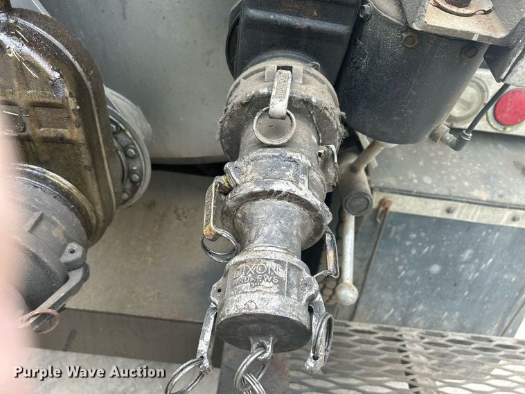 image for item DQ0952 2011 International 7400  vacuum truck