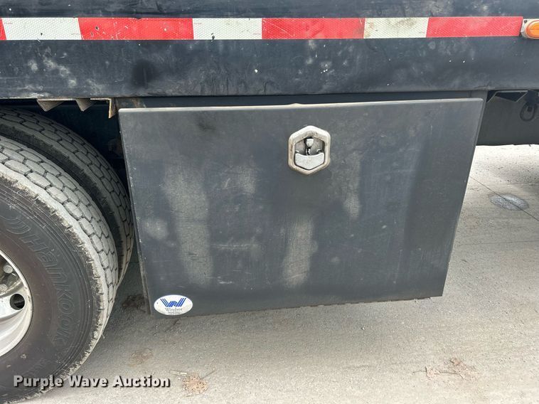 image for item DQ0952 2011 International 7400  vacuum truck