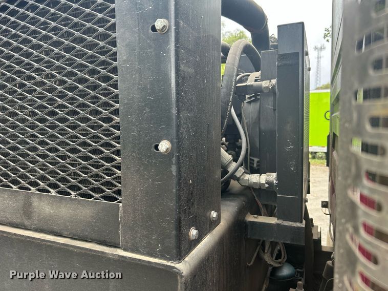 image for item DQ0952 2011 International 7400  vacuum truck