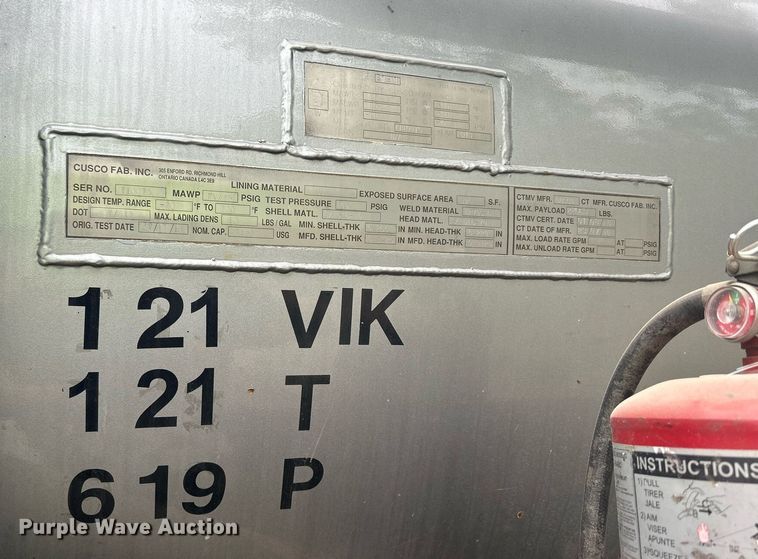 image for item DQ0952 2011 International 7400  vacuum truck