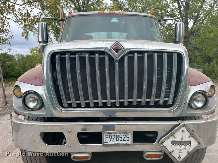 image for item DQ0952 2011 International 7400  vacuum truck