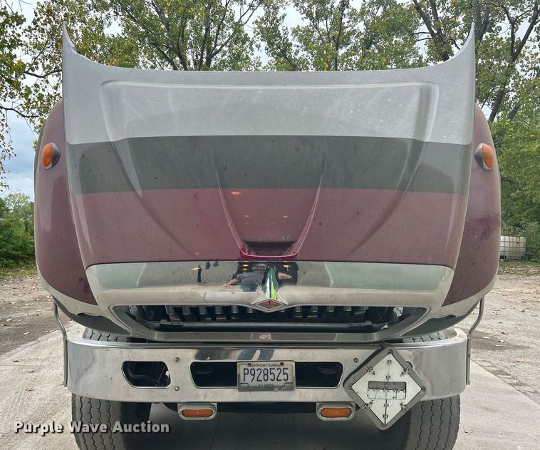 image for item DQ0952 2011 International 7400  vacuum truck