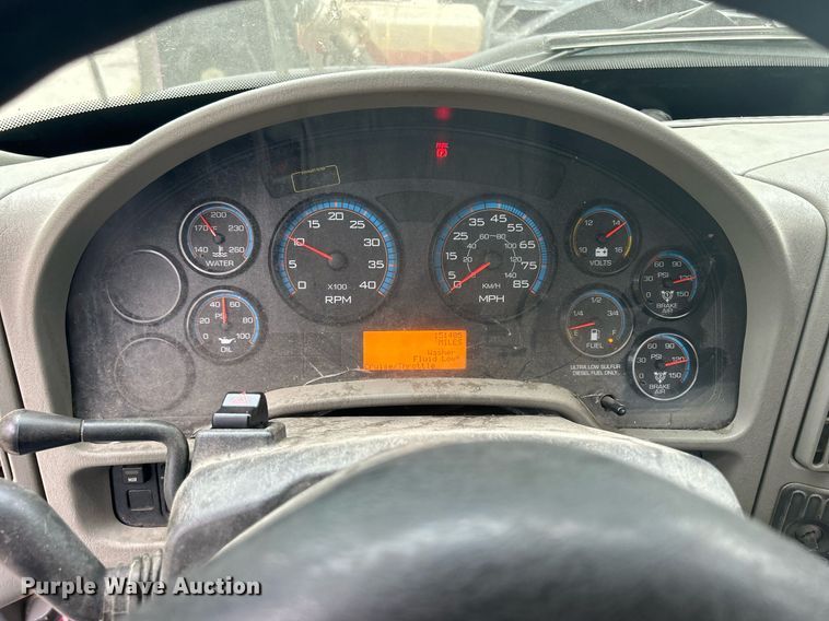 image for item DQ0952 2011 International 7400  vacuum truck