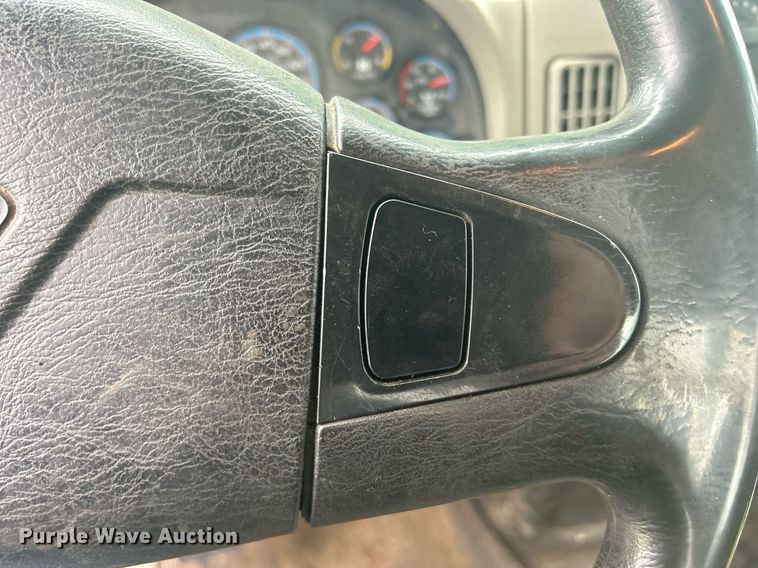 image for item DQ0952 2011 International 7400  vacuum truck