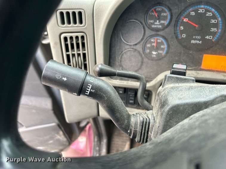 image for item DQ0952 2011 International 7400  vacuum truck