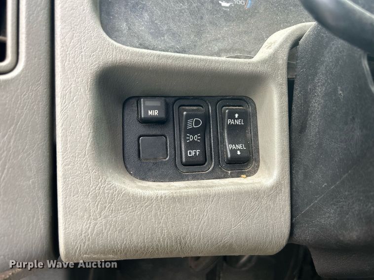 image for item DQ0952 2011 International 7400  vacuum truck