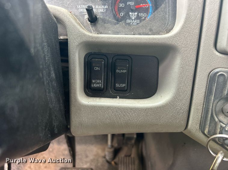 image for item DQ0952 2011 International 7400  vacuum truck