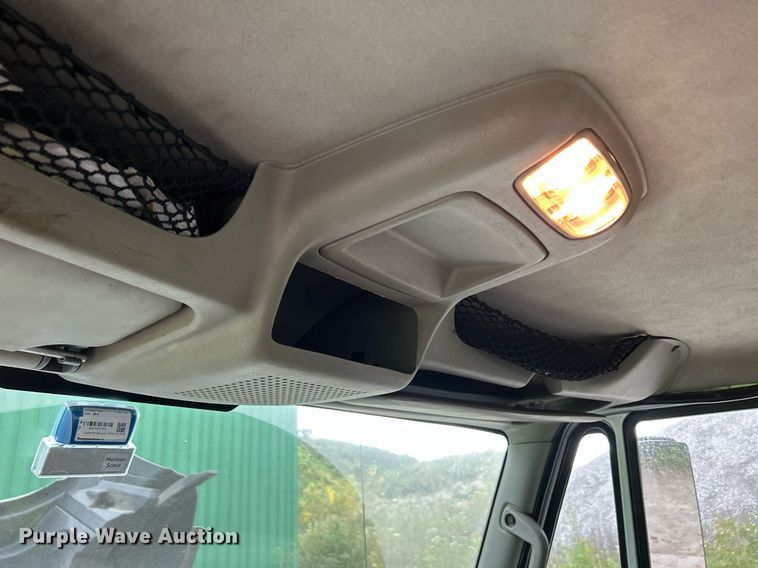 image for item DQ0952 2011 International 7400  vacuum truck